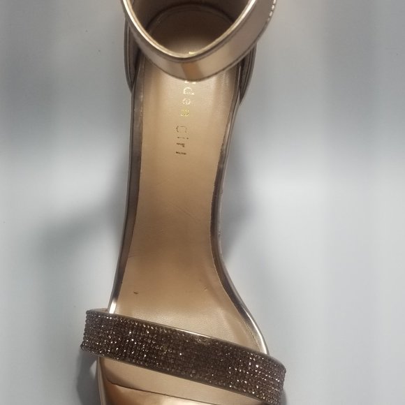 Madden Girl is ready for her closeup - Size 11 - Picture 4 of 11